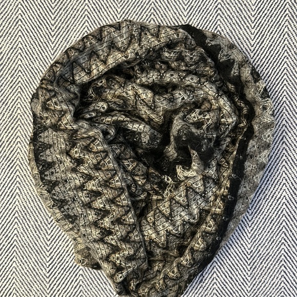Missoni Infinity Scarf - Picture 4 of 4